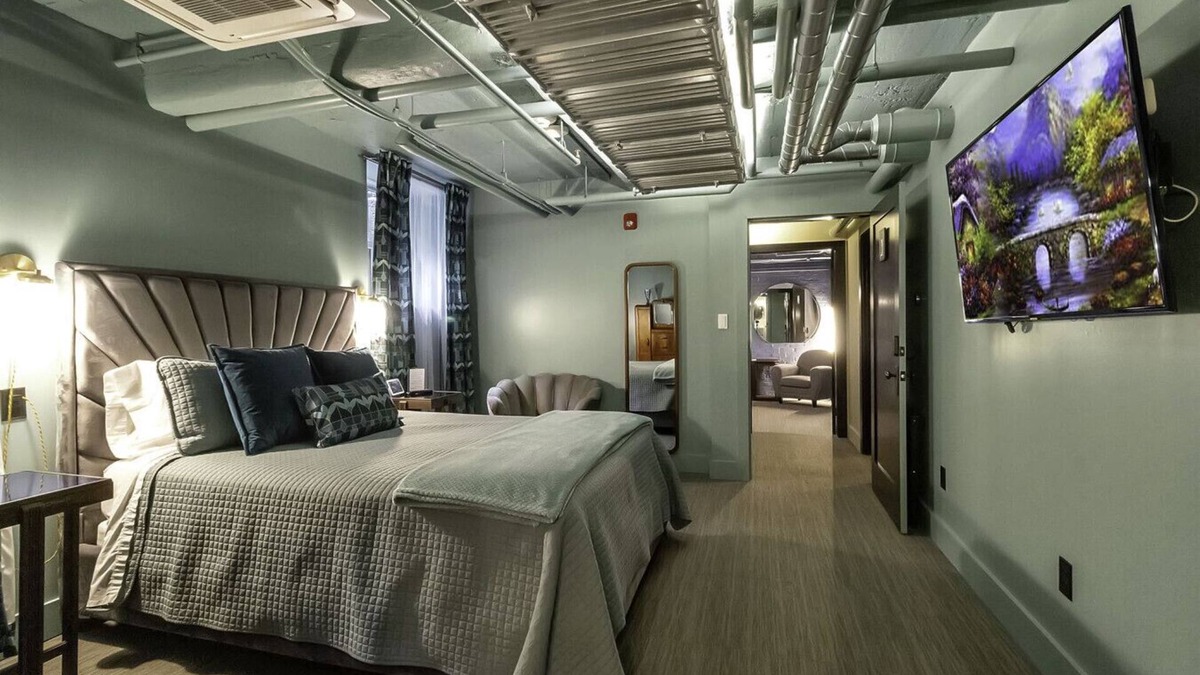 East Aurora Hotel | The Slick Willie Sutton Room @ The Bank