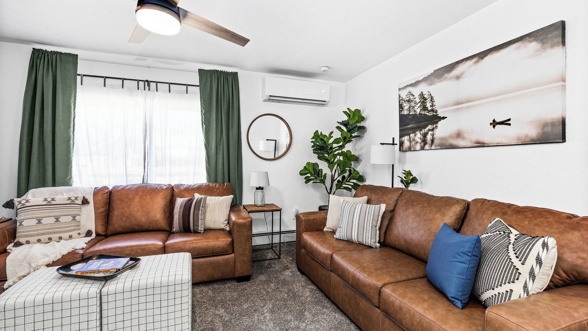 Two Harbors House | The Sly Fox - Lake/Dine/Drink/Shop - Sleeps 6/Dog-Friendly
