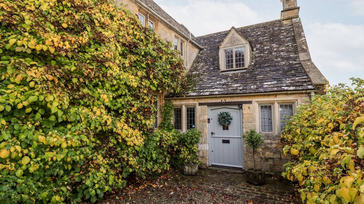 Great Rissington House | THE SMALL HOUSE, pet friendly, with open fire in Bourton-On-The-Water