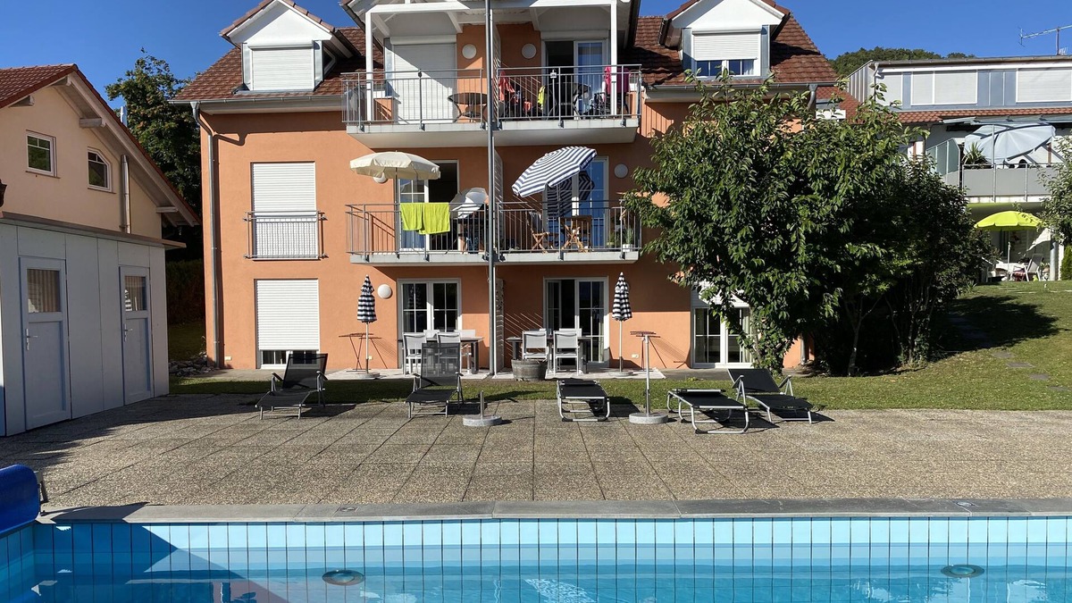 Ludwigshafen Apartment | "The snail shell" - lake view and pool