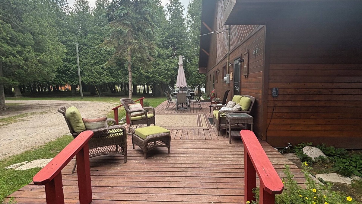 Drummond House | The Sniderhaus with beautiful sunsets and trails nearby. A large dock.