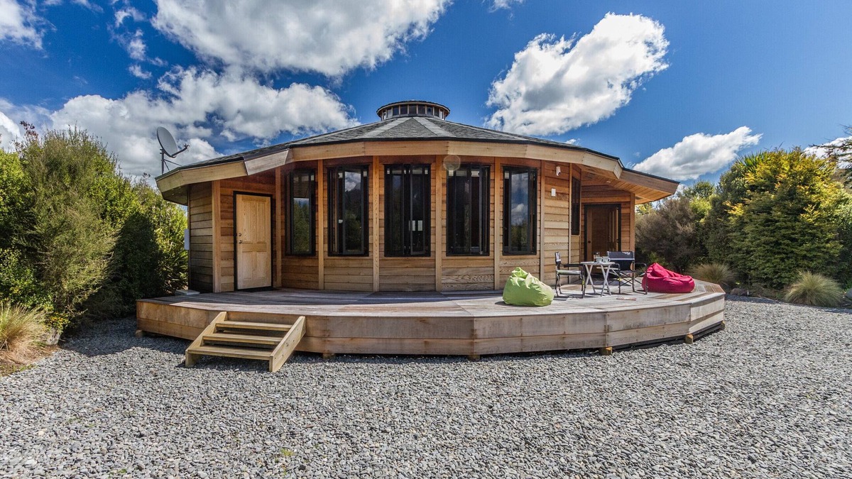 Ohakune Cottage | The Snowglobe - Ohakune Modern Yurt Style Chalet