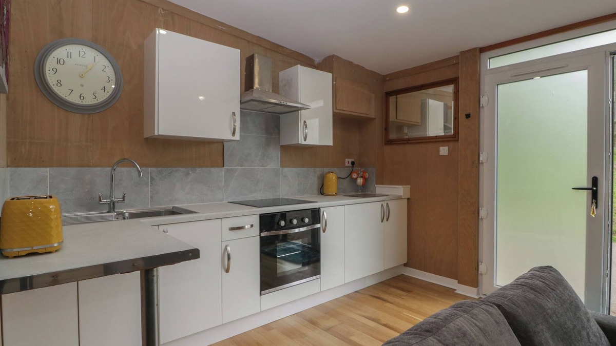 St. Brides Netherwent Cottage | The Snug