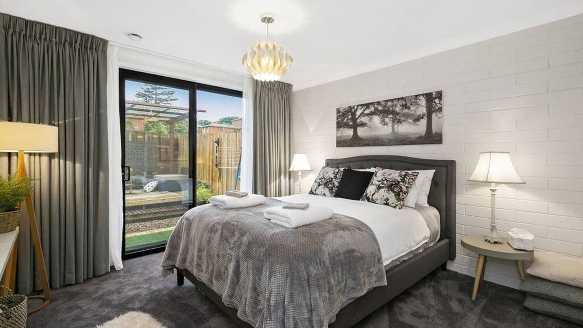 Korumburra Apartment | The Snug Premium 1BR Self Contained Apartment
