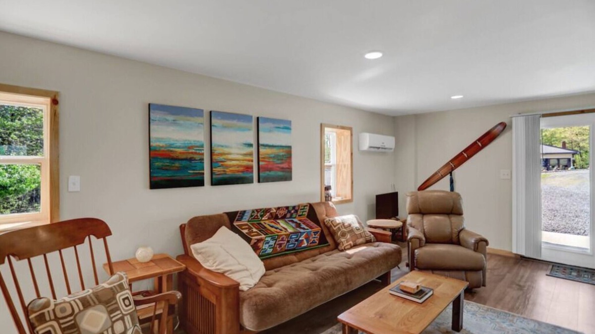 Hesston House | The Snug - Raystown Lake: Near 7 Points Marina Location & Allegrippis Trails