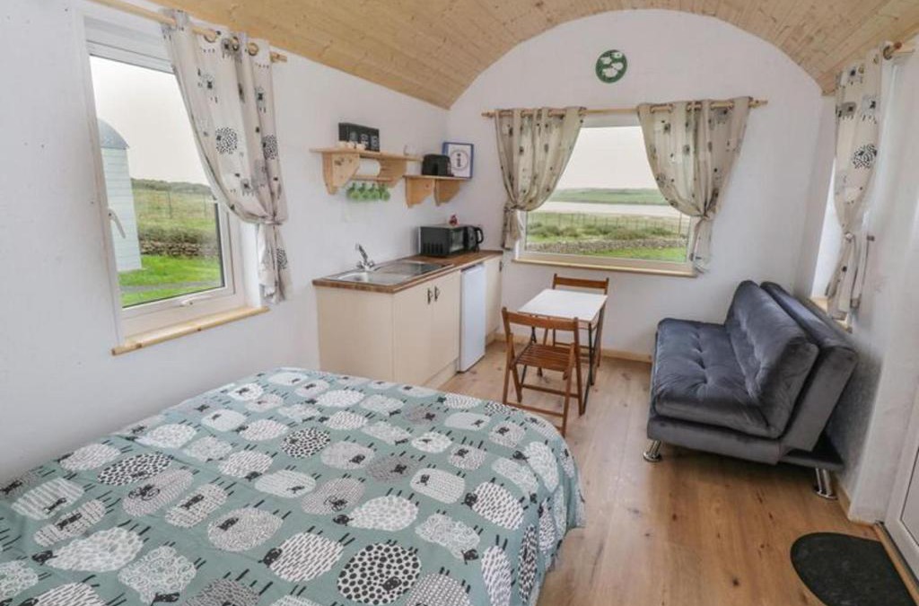 Ballyshannon Apartment | The Snuggly Sheep Shepherd Hut Campview Farm Stay