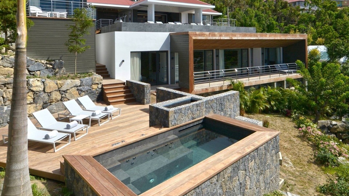 Terre Neuve Villa | The Source (3/6 Rooms)