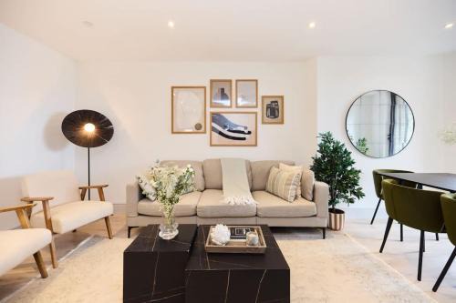 Abbey Apartment | The South Wimbledon Escape - Lovely 3BDR with Balcony