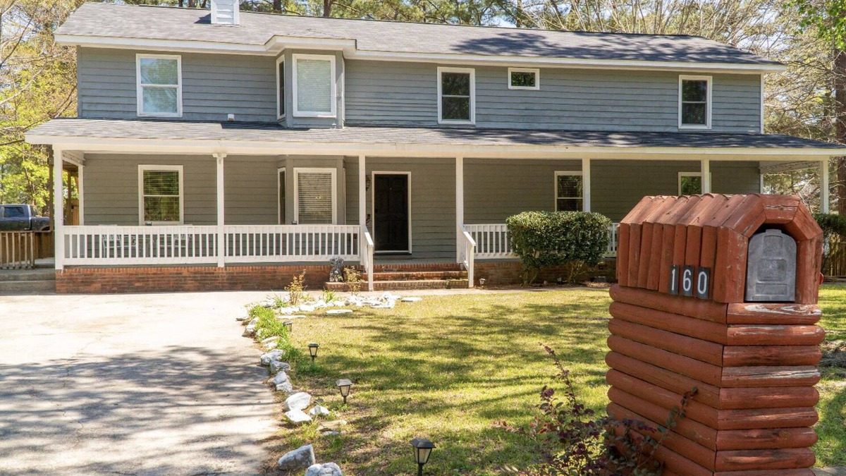 Harbison House | The Spacious Harbison Modern Castle