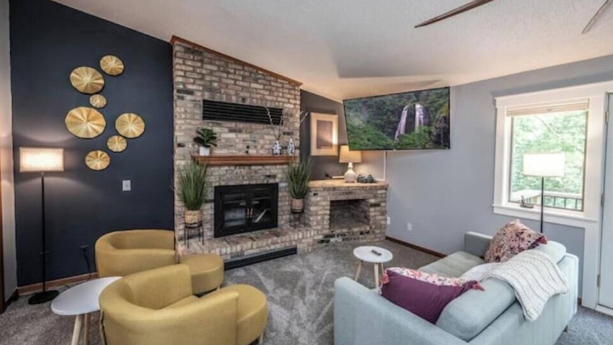Minnetonka House | The Spacious Minnetonka 5BR Retreat Cable Lux Life