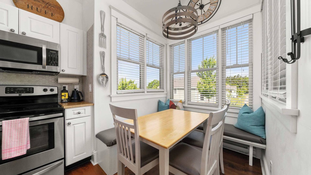 Cherry Valley House | The Sparrow - 32 Meadowview