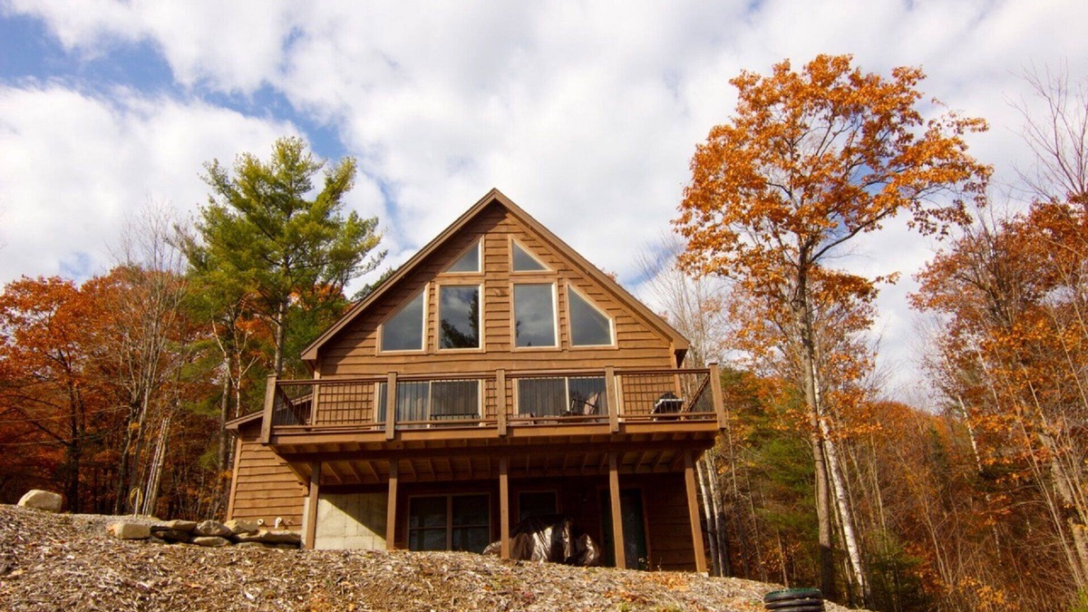 Bethel Ski Chalet | The Sparrow Chalet at Sunrise Village