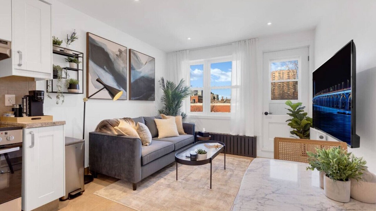 Milton Park Apartment | The Speakeasy Suite 501 W/Parking