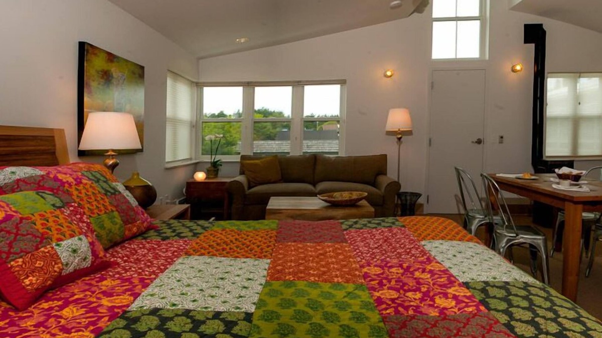 Eastsound Condo | The 'Spinnaker Studio' at Sea Star Lofts
