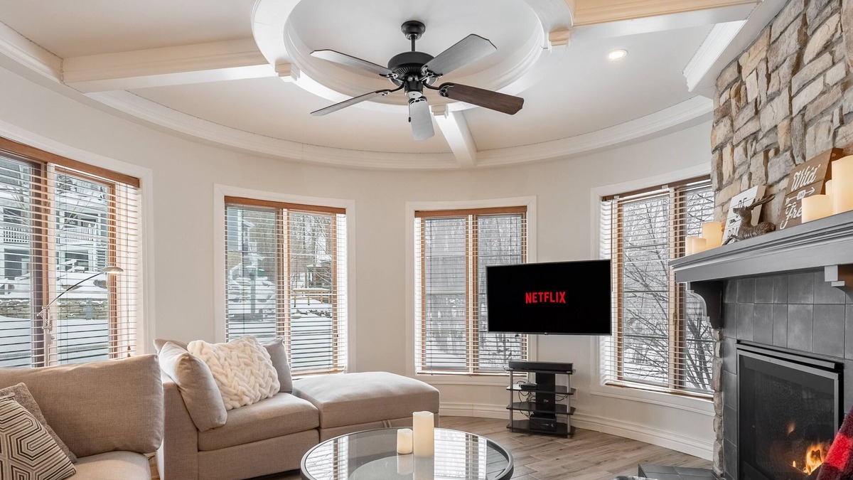 Tremblant-Les-Eaux Ski Chalet | The Sport House | BBQ | Lake | Pool | Fireplace