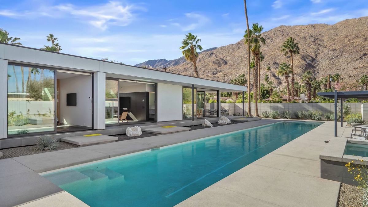 The Mesa House | The Spring: Modern minimalist masterpiece