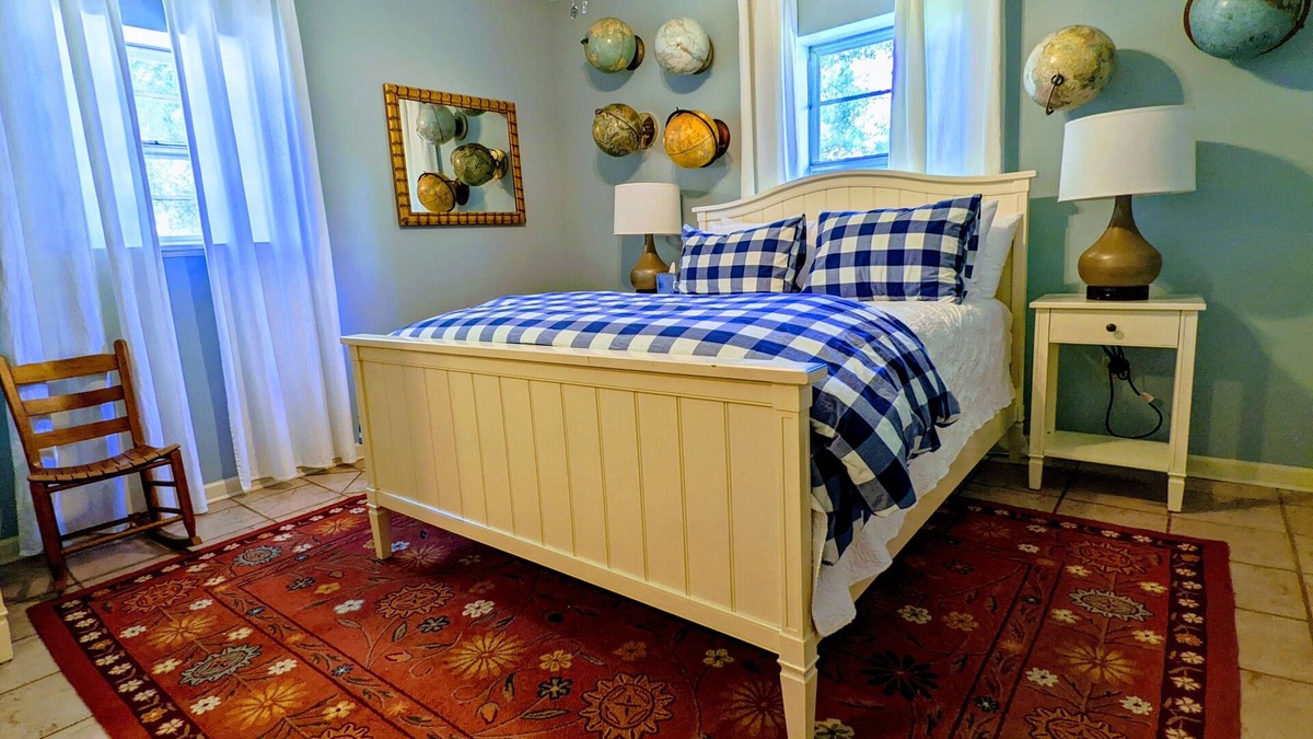 Buena Vista Hotel | The Springdale Room at The Town House Inn - Guesthouse