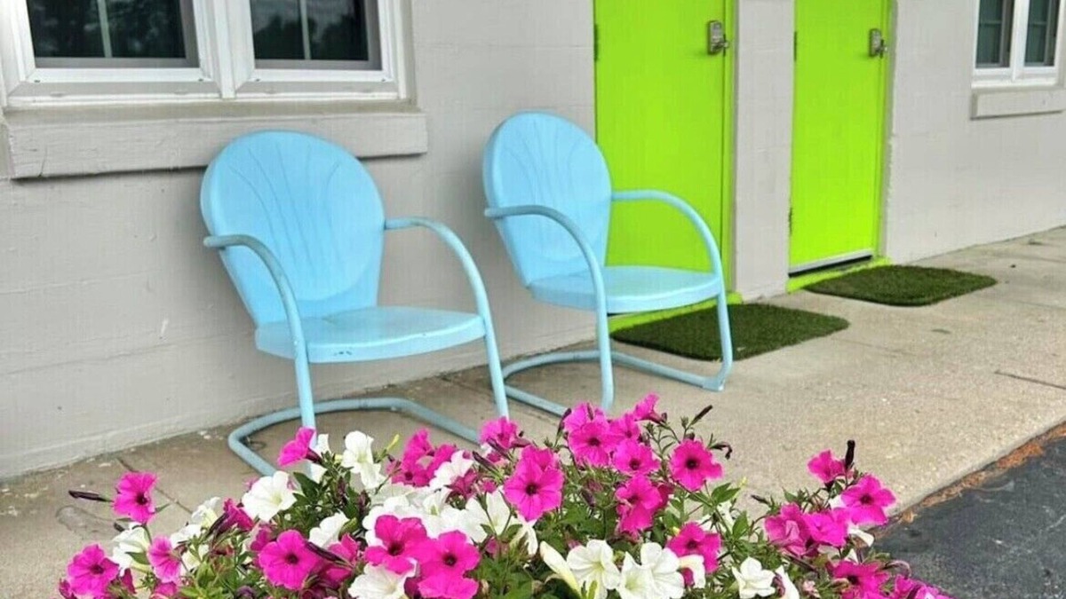 Yellow Springs Hotel | The Springs Motel