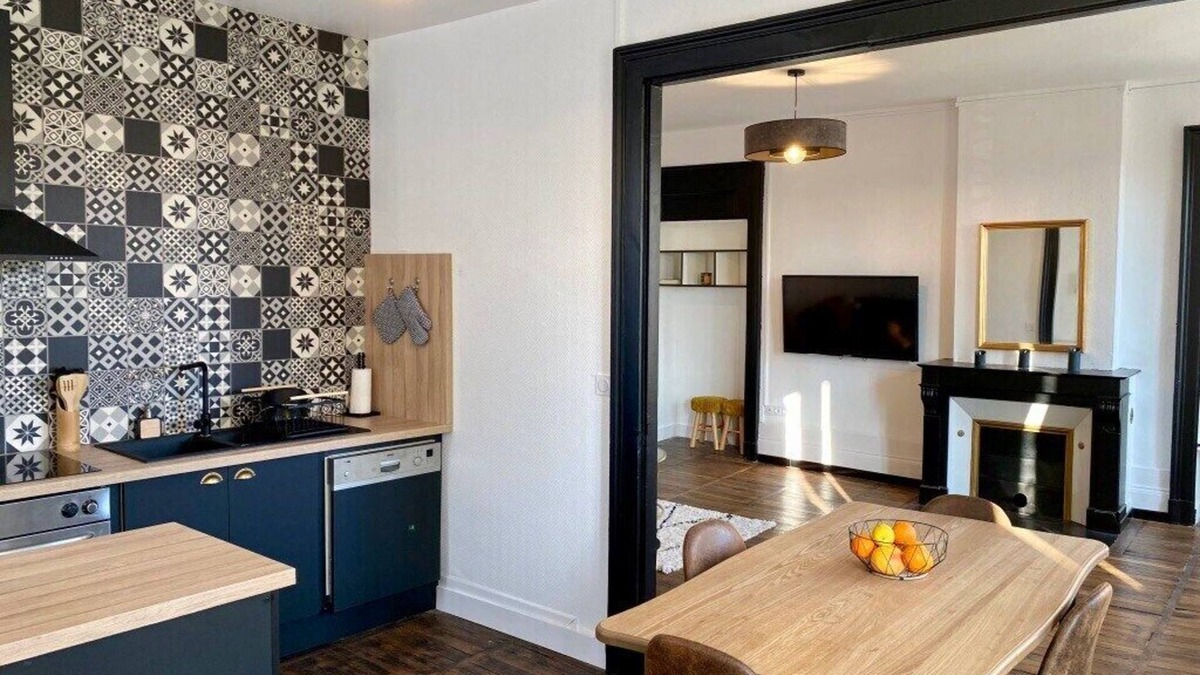 Romorantin-Lanthenay Apartment | The Square overlooking the Sauldre: Castles and Be