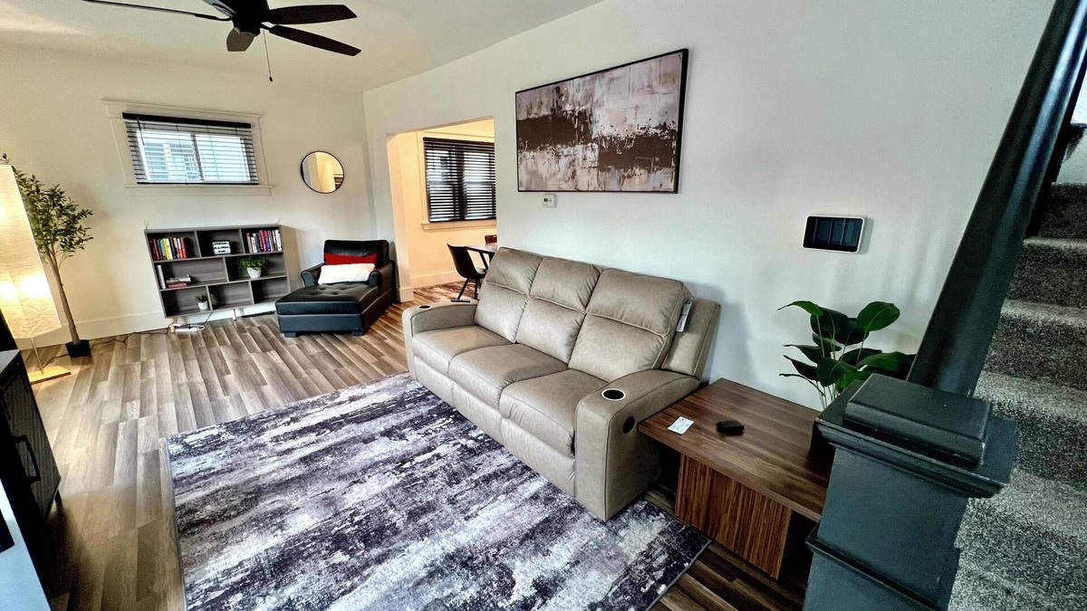 Sioux Falls House | The Square on Prairie- Charming 3-bedroom home located near DTSF!