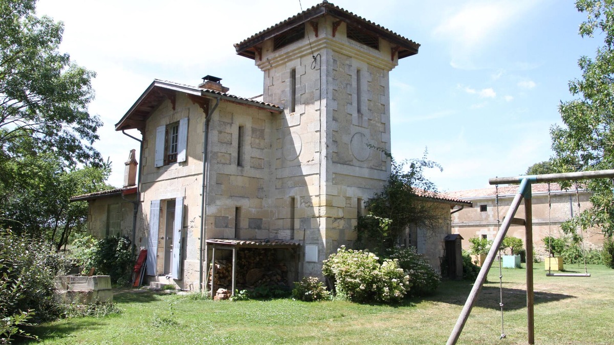Macau House | The square tower by the river between Bordeaux and Margaux