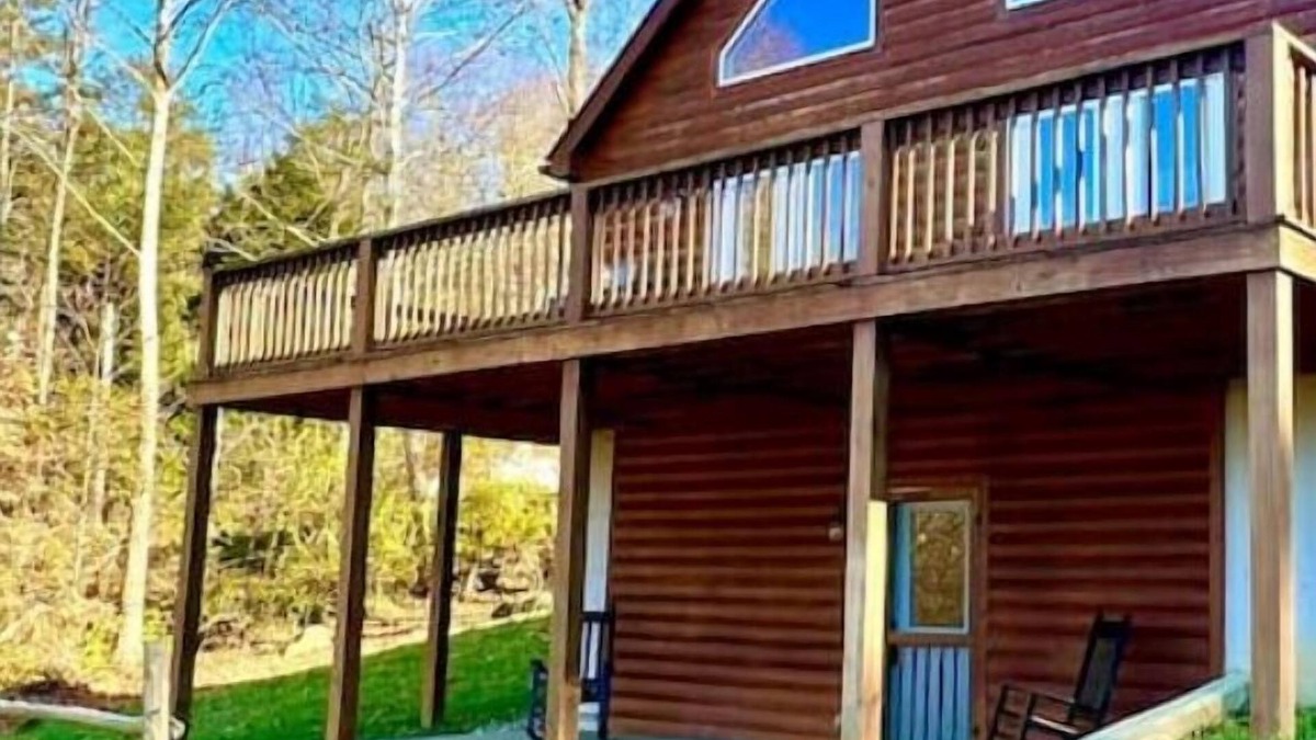 Clarkson Cabin | The Squatch Lodge