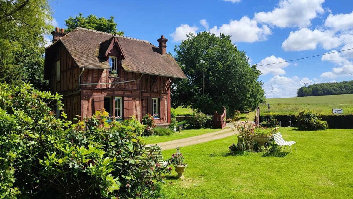 Harcanville House | The Squirrel House