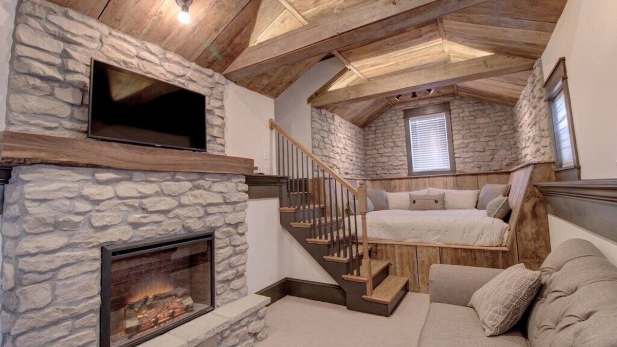 St. Charles House | The St. Charles Guest House, lovely historic home, fun for families and groups