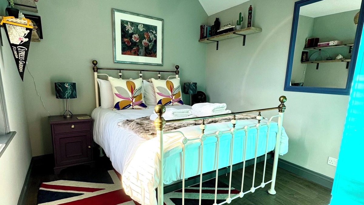 Hanham Apartment | The St George: A Beautiful and Spacious Apartment