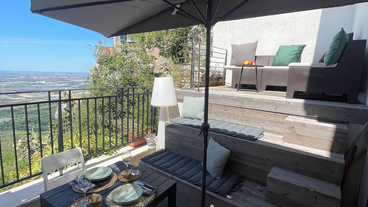Norma House | The Stable and Barn suites with breathtaking views of Ninfa Garden and Circeo