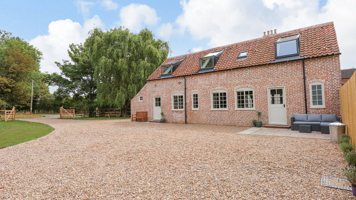 Market Rasen Cottage | THE STABLE AT WARREN HOUSE, character holiday cottage in Wragby