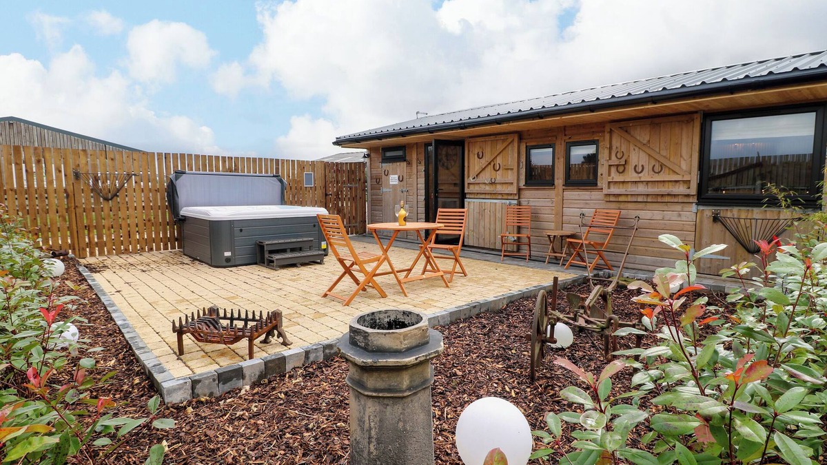 Derbyshire Cottage | THE STABLE, romantic, character holiday cottage in Church Broughton