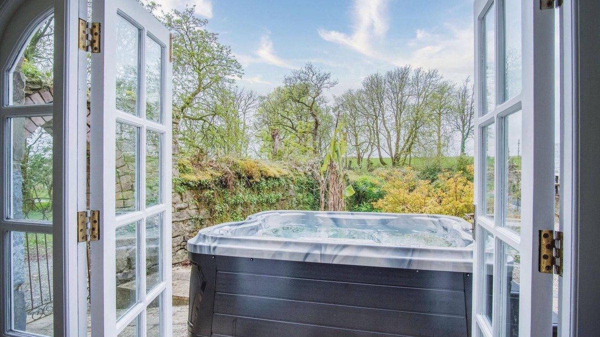 Ludchurch Cottage | The Stables - 2 Bedroom Cottage - Princes Gate