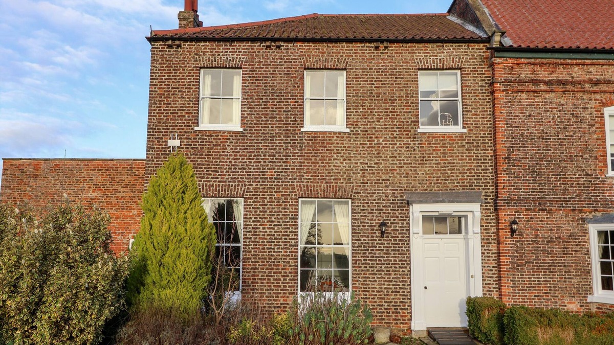 Ryther Cottage | THE STABLES AND WEST WING, family friendly in Tadcaster