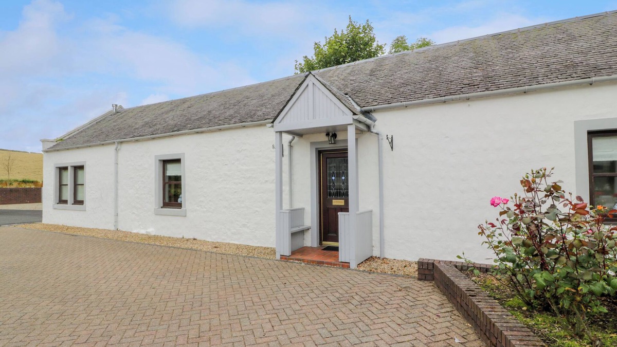 Stair Cottage | THE STABLES AT DALDORCH, pet friendly, with open fire in Tarbolton