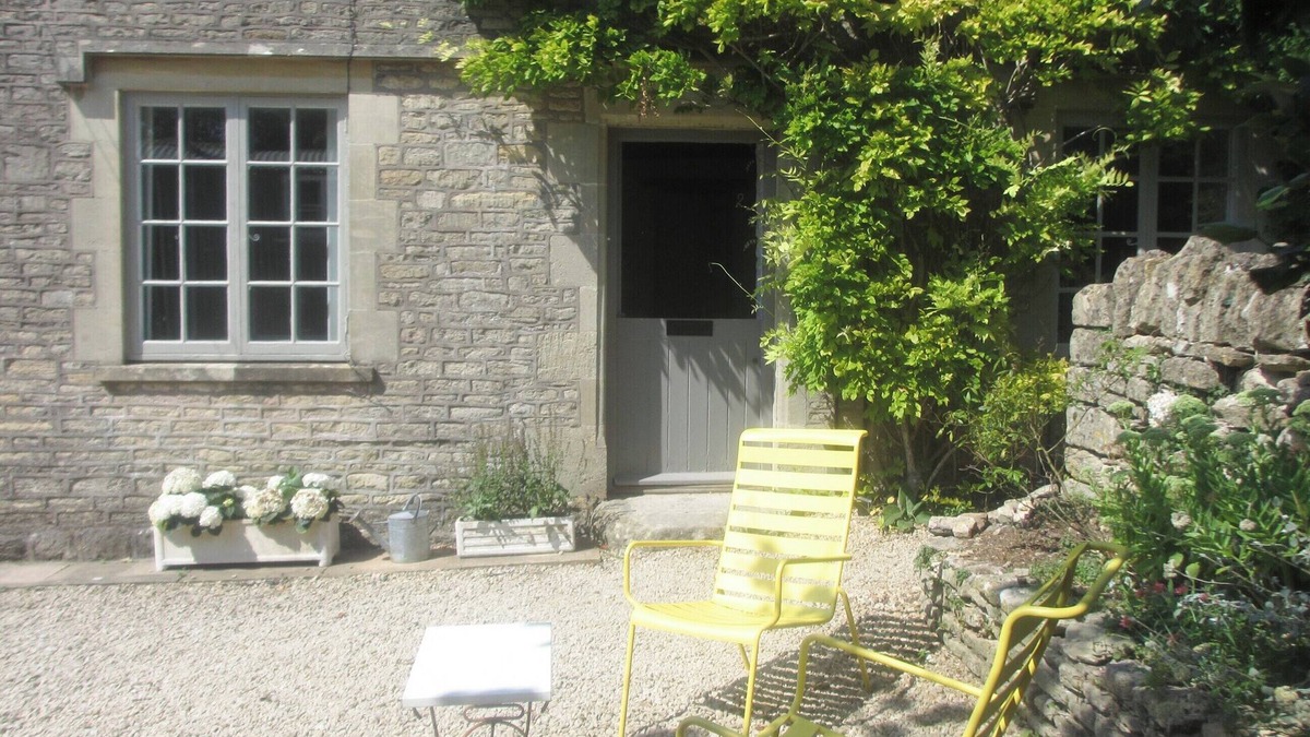 Colerne Cottage | The Stables at Daubeneys