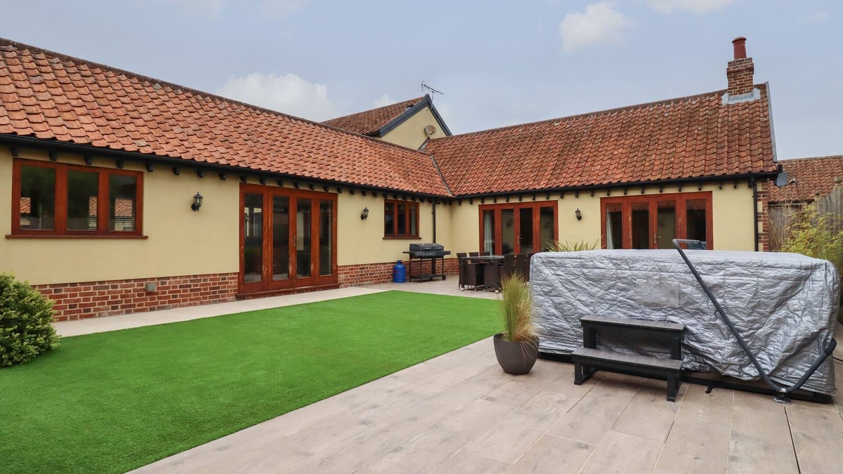 Diss Cottage | THE STABLES AT HALL BARN, family friendly in Walsham-Le-Willows