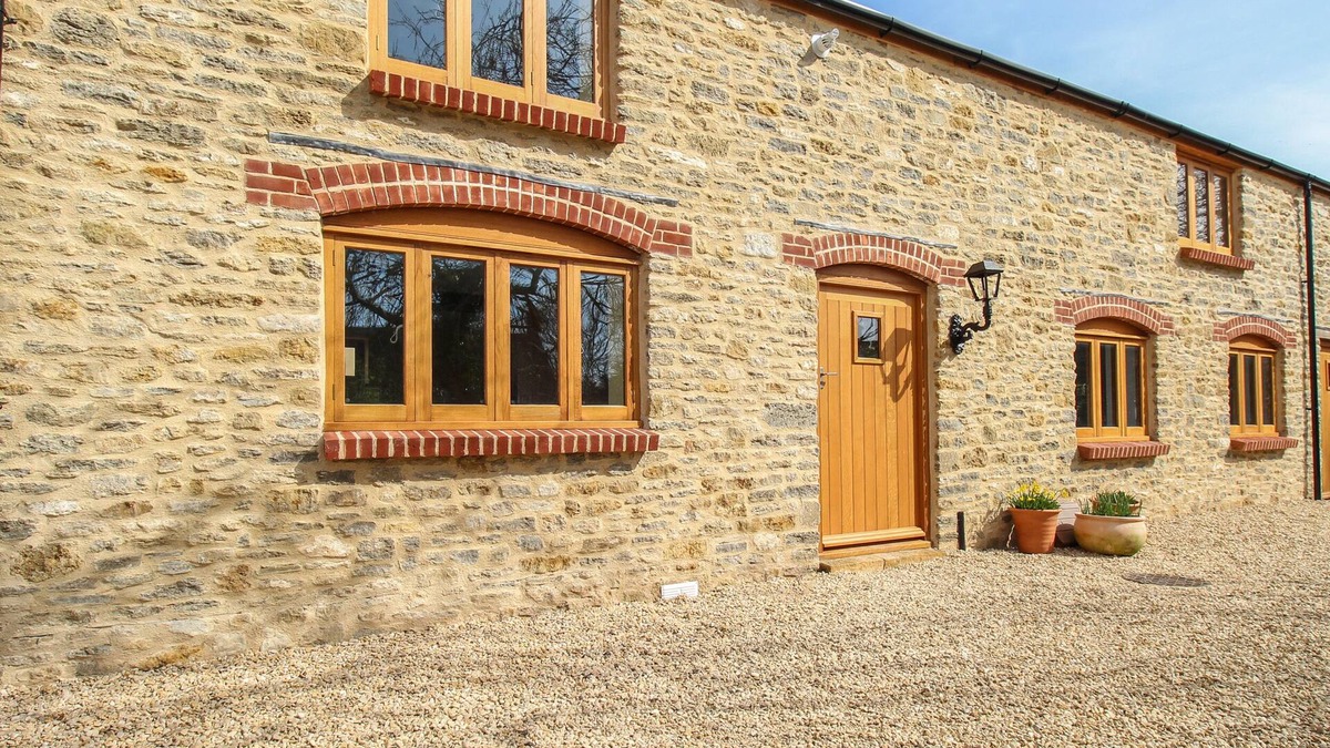 Burton Bradstock Cottage | THE STABLES, BURTON BRADSTOCK, family friendly in Burton Bradstock