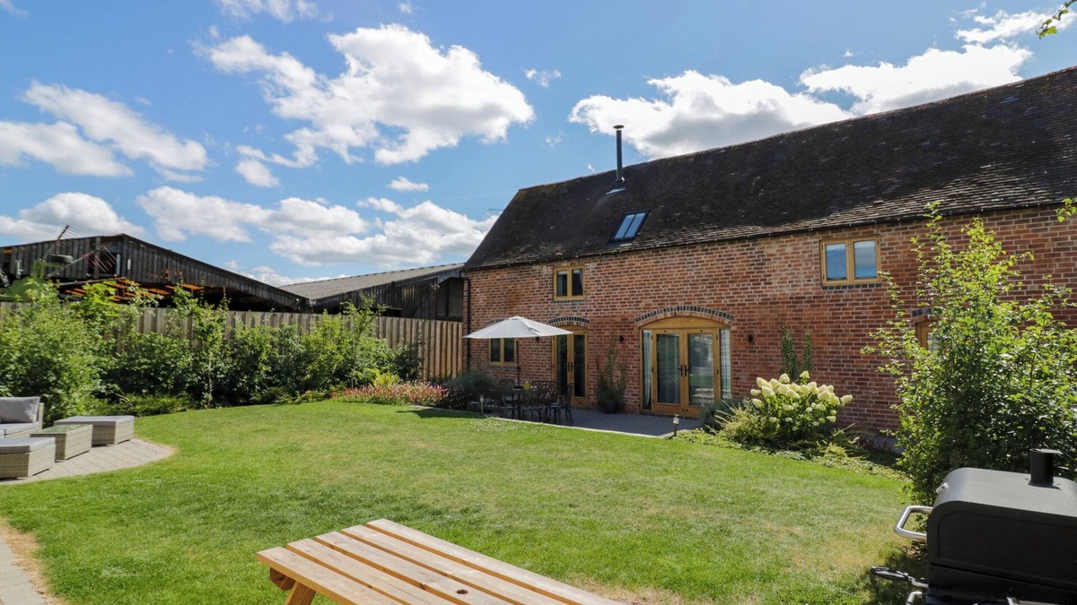 Whitney-on-Wye Cottage | THE STABLES, family friendly, with open fire in Droitwich Spa