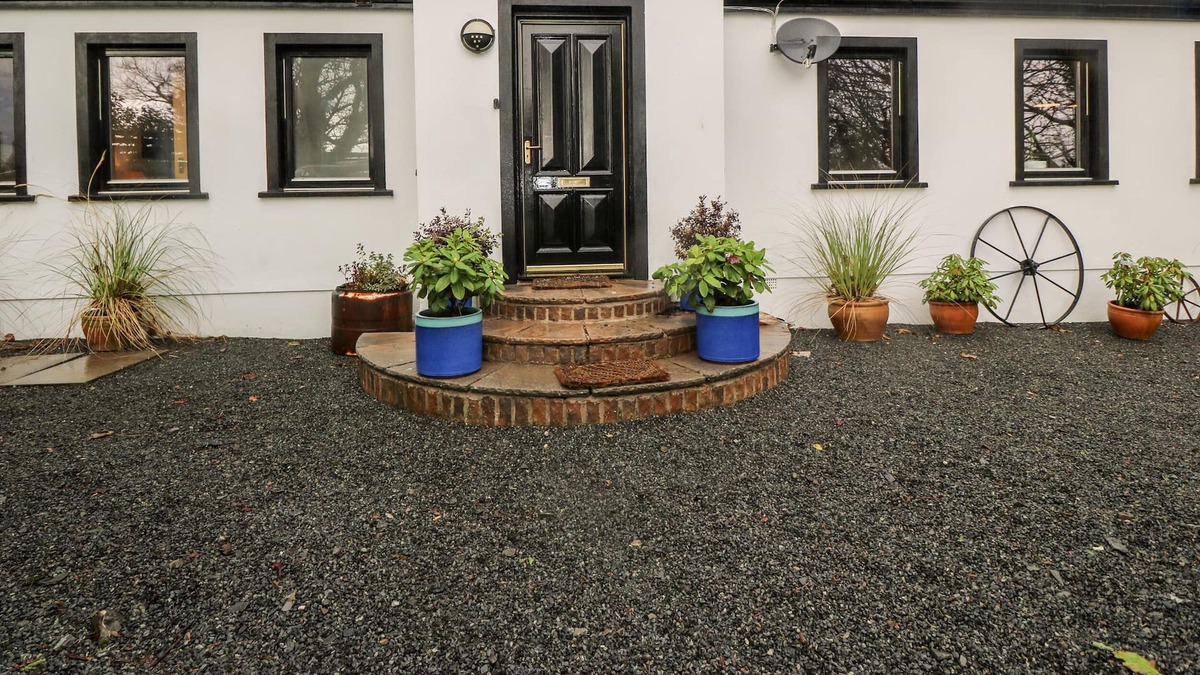 Stoneykirk Cottage | THE STABLES, family friendly, with a garden in Sandhead