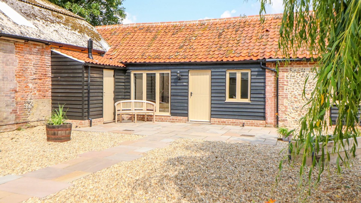 Stanfield Cottage | THE STABLES, family friendly in Willow Grange Barns, Stanfield