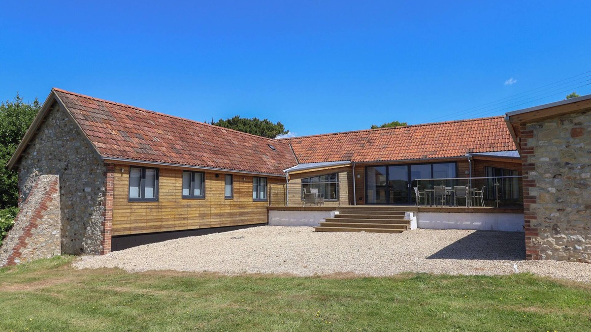 Lyme Regis House | THE STABLES, family friendly, character holiday cottage in Uplyme