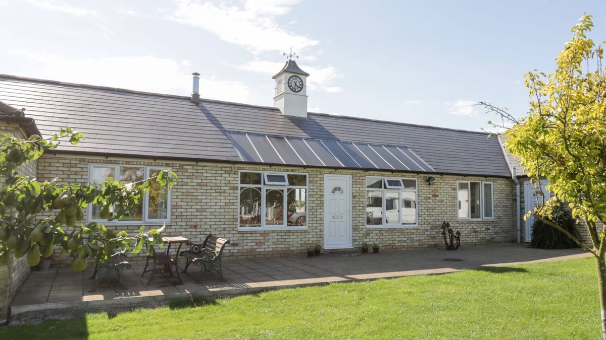 Wicken House | THE STABLES, family friendly, with a garden in Wicken