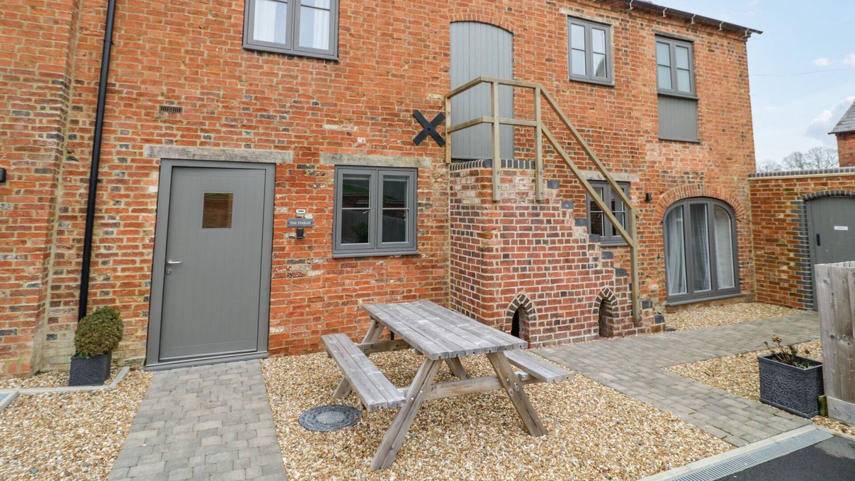 Gretton Other | THE STABLES, family friendly, character holiday cottage in Crick