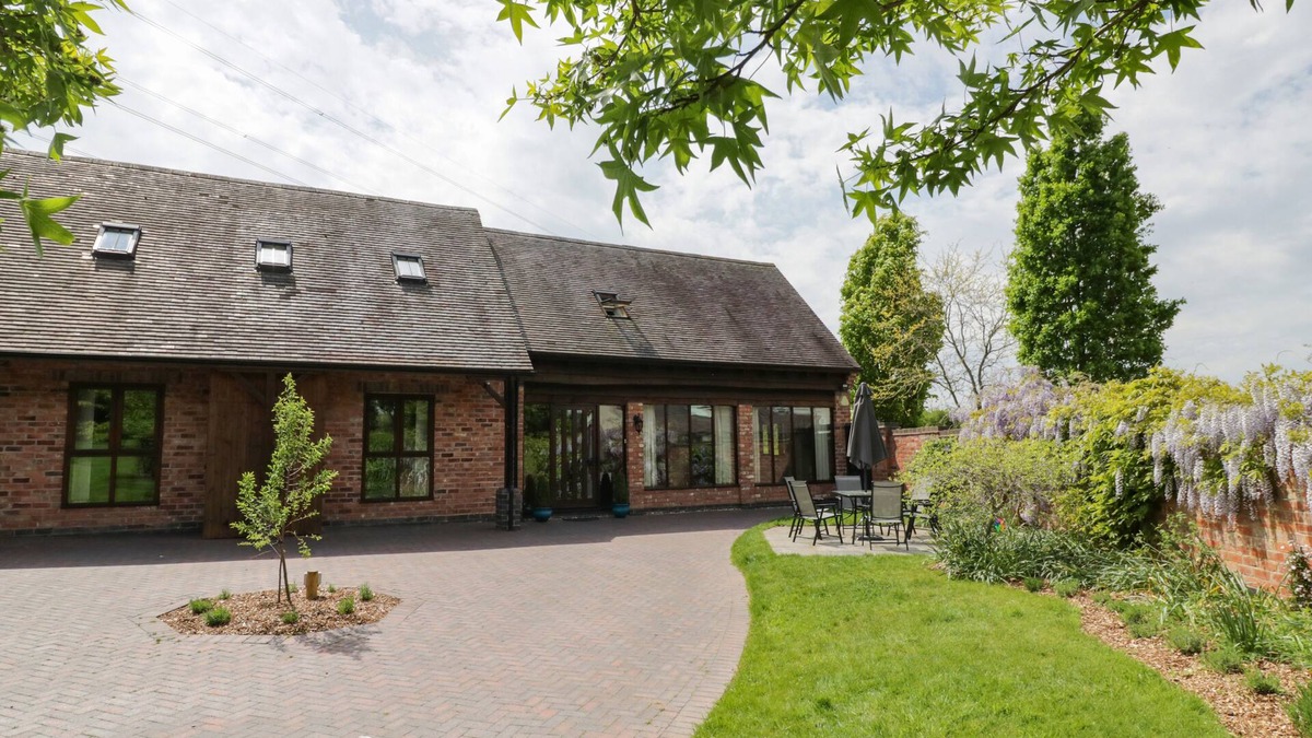 Belbroughton Cottage | THE STABLES, family friendly, with a garden in Belbroughton