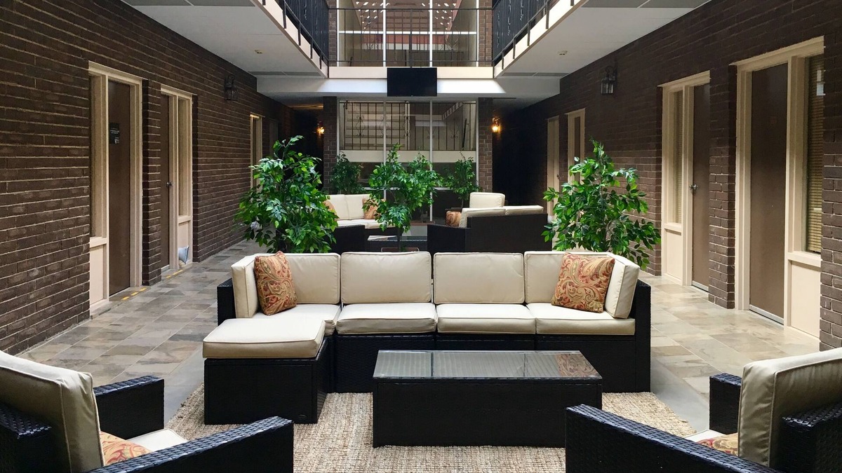 Salem Hotel | The Stables Inn and Suites