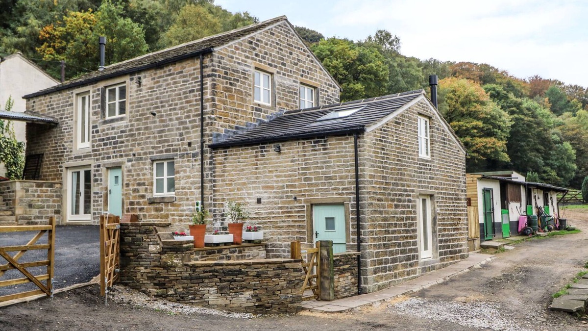 Honley Cottage | THE STABLES, pet friendly, character holiday cottage in Honley