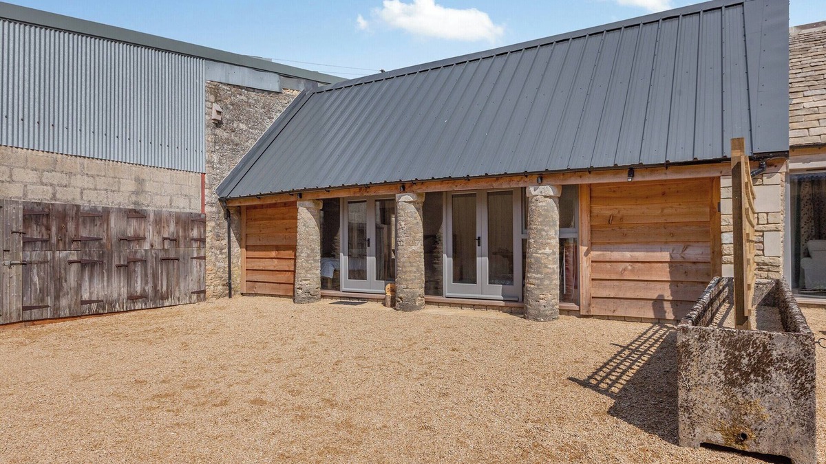 Inchbrook Cottage | The Stables - UK44477