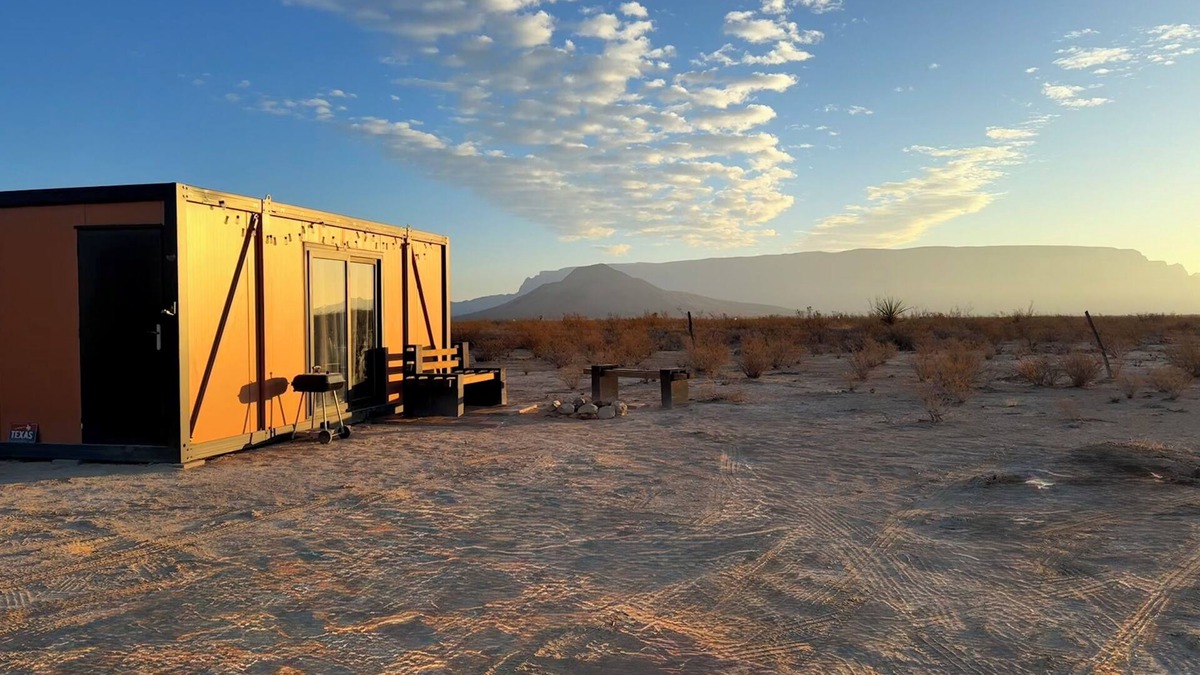 Alpine RV Rental | The StarStruck Stay – Desert Shipping Container Escape Beneath Endless Stars