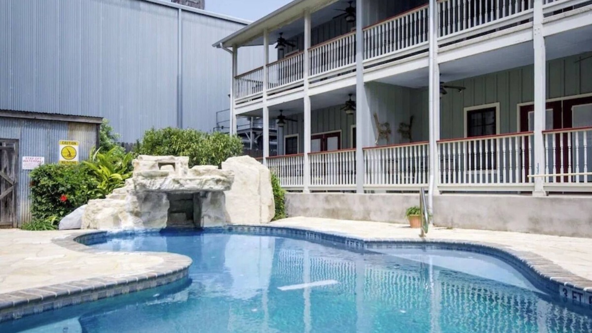 Gruene Condo | The State Haus in Gruene! Walk to Gruene Hall and much more! Tube from property